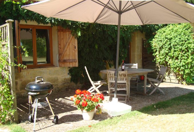 03 Drake Cottage sun terrace overlooking grounds